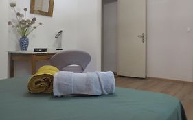 Les Boulegons Au Pied Du Luberon